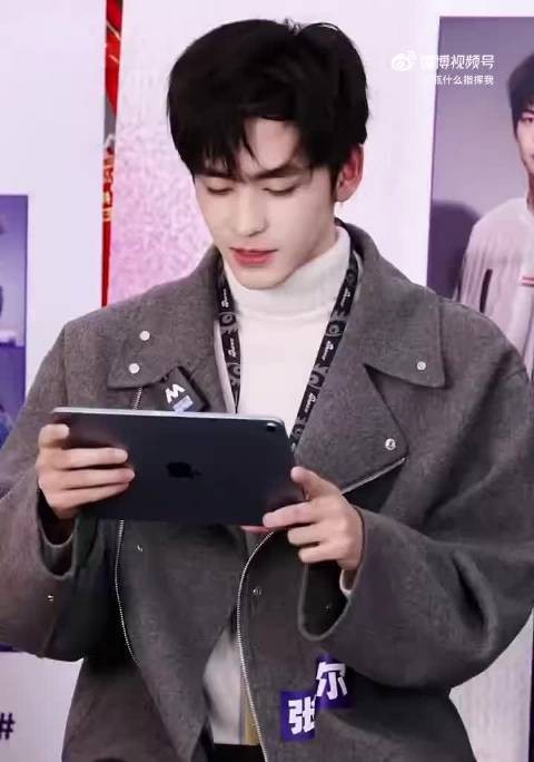 新浪扫楼张卓尔复刻王鹤棣苍兰诀名场面