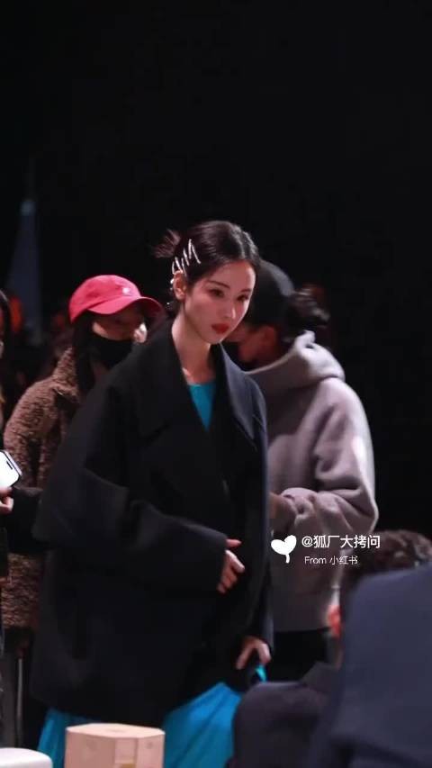 好美的嘟嘟啊怎么这么瘦!多吃点!