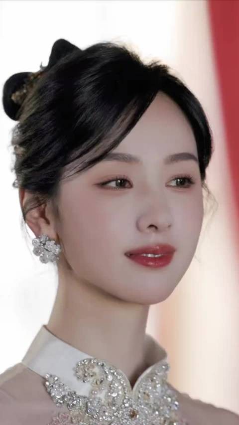 陈都灵国风造型亮相,眉眼灵动气质出众