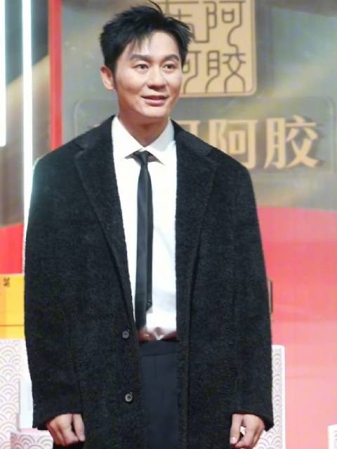 47岁李晨事业感情双失意,网友叹其蹉跎半生