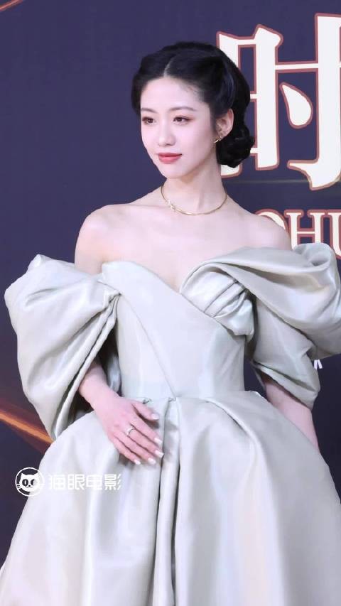 来了!清冷感扑面而来!太漂亮了妹妹