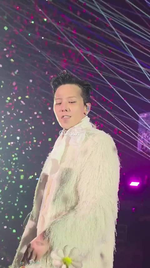 权志龙收粉丝所赠帽子引关注