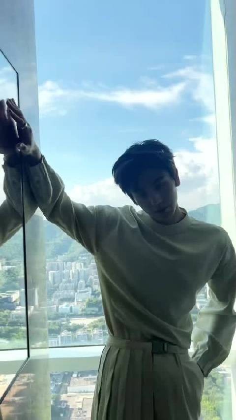 张凌赫这侧颜的优越感应该没有人不懂的吧,真的好帅啊