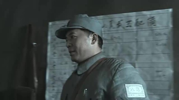 亮剑：李云龙打仗作为指挥，却总想冲在第一线，赵刚用告状拿捏他！