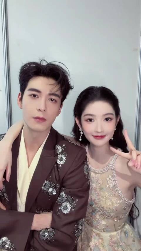 陈星旭王玉雯合拍互换表情