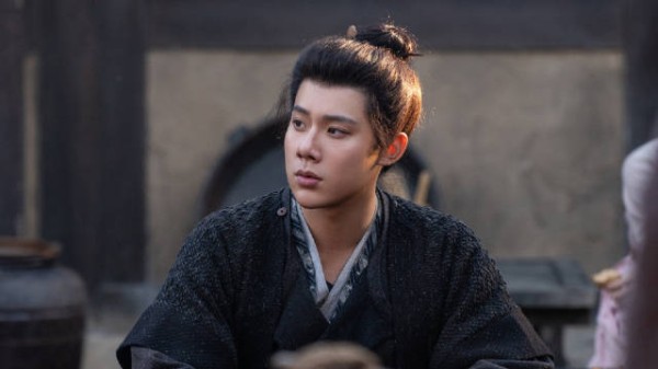 周奇青涩出演长安二十四计，萧文敬苦瓜式微笑扛重担