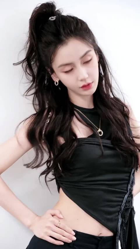 杨颖，颖妈大秀性感身材