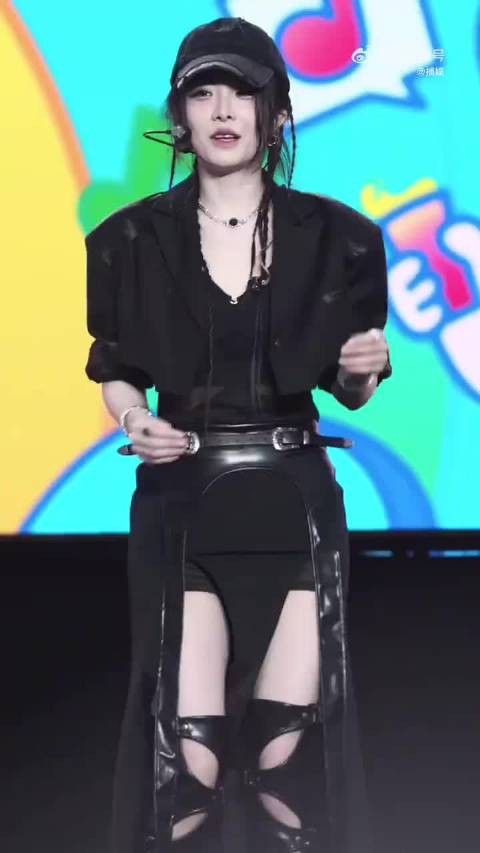 喻言深圳演唱会官宣，舞台高浓度多巴胺引爆期待