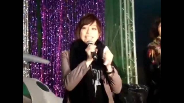 王心凌圣诞音乐会唱跳经典曲目，16年不变甜美风格