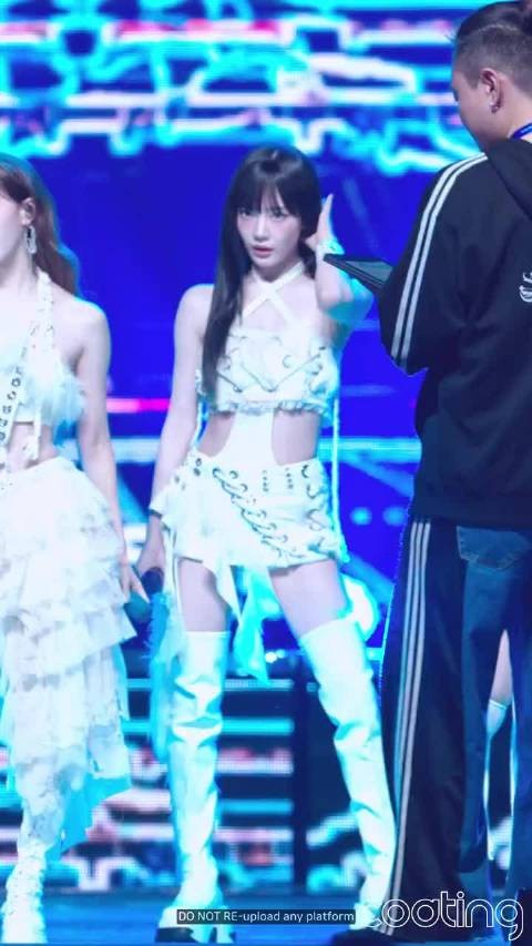 宁艺卓直拍展现aespa舞台掌控力