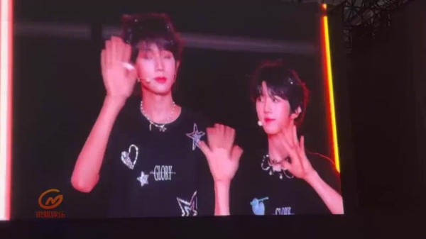 王橹杰舞台滑跪挥手告别，站姐释出高清舞台图