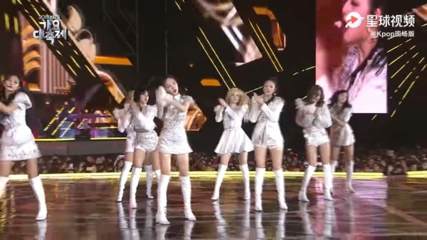 六年前的今天(191227)，TWICE 在2019KBS歌谣大祝祭节目中带来