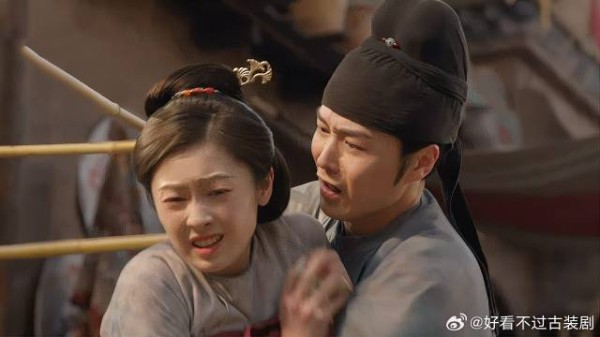 渣男贪恋前妻钱财，为了能据为己有，竟当街做出这种事