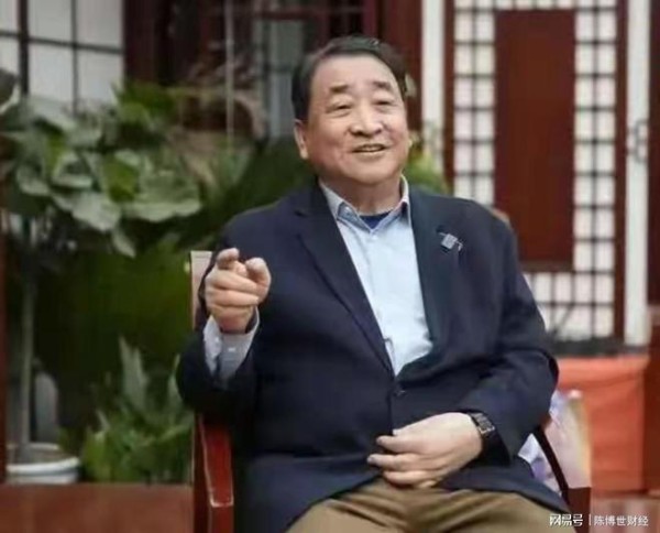 闹大了！姜昆国外唱歌事件，网友晒洛杉矶航班偶遇照，项立刚点评