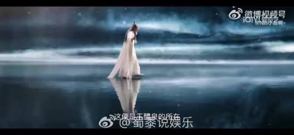 赵丽颖《逍遥》仙裙造型清冷出尘，垂眸演绎神性疏离