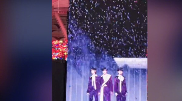 张极左航苏新皓演唱《赶快离开》三人舞台