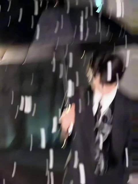 梓渝带着他的权威初雪撑伞照库存来啦