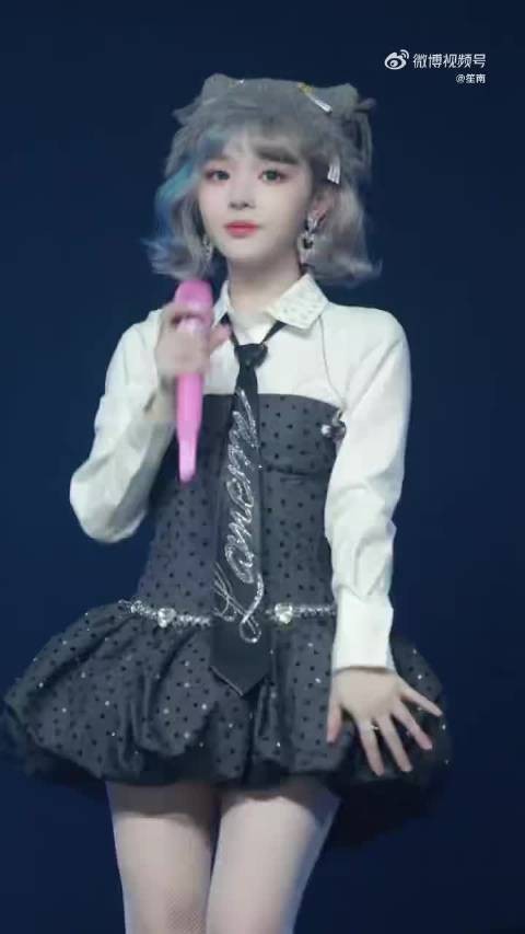 黄霄雲演唱会认出十年老粉，感谢共同青春岁月