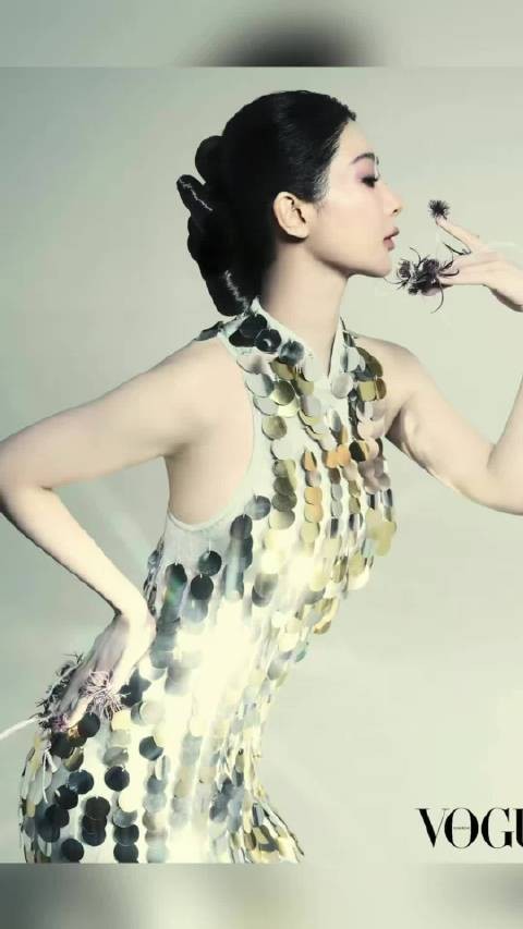 杨紫首登VOGUE封面，展现蜕变与成长