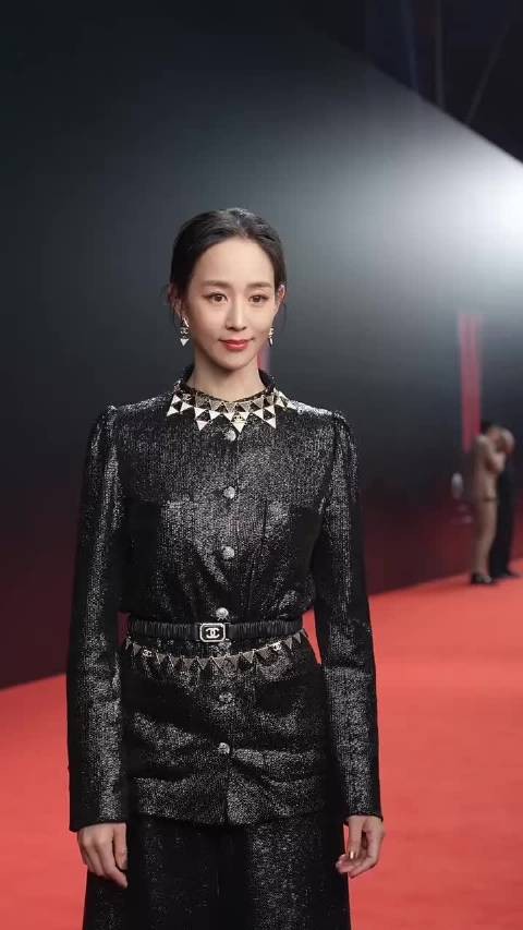 张钧甯这个年纪依旧很舒顶啊