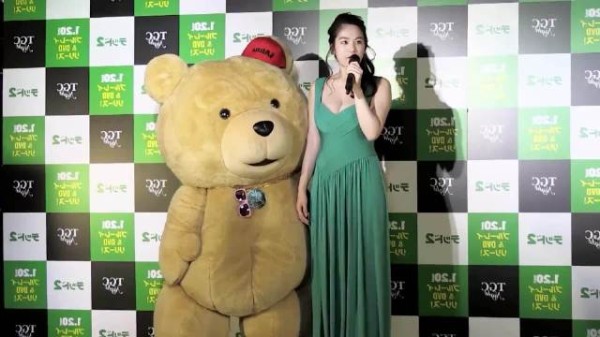 我想成为她旁边的泰迪熊