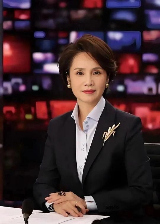 最低调的“央视一姐”，不输董卿，徐俐如今怎么样了？