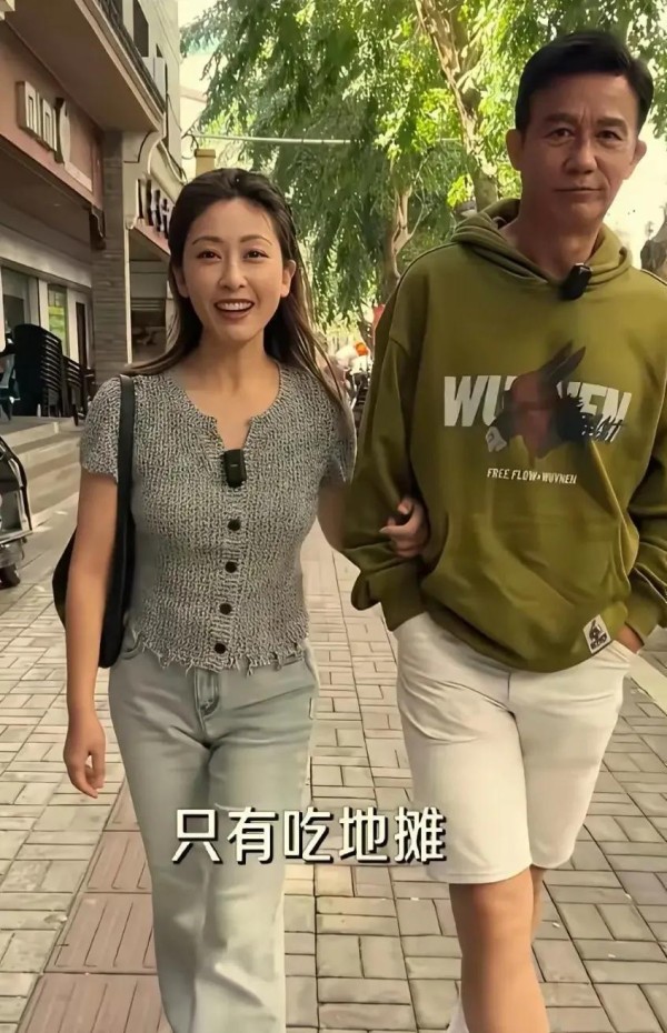 66岁李子雄与43岁王雅琦,相差二十余岁,却是一对超幸福的夫妻!