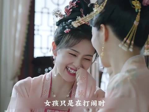 女孩仅用一条手帕,就抢了姐姐的皇后之位