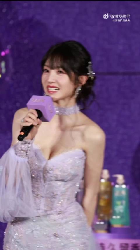 被粉丝应援感动哭了的田曦薇 珍惜每一份喜欢