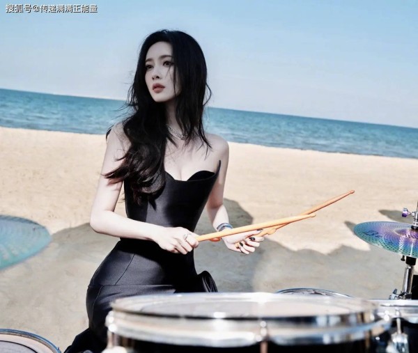 2个瞬间，让你看懂孟子义的黑翼天使造型