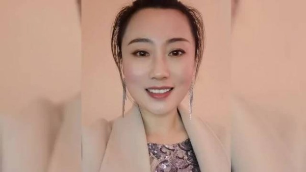 婚礼主持人常雪莉遭老头乐撞击离世，丈夫悲恸发声