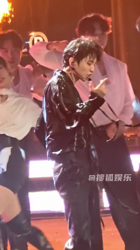 王俊凯你要不要这么会！江苏卫视跨年