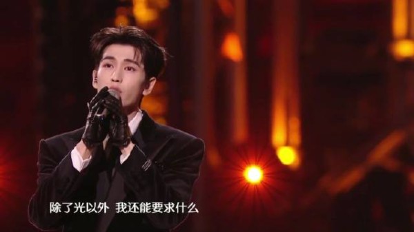 张凌赫唱模特的方式很模特