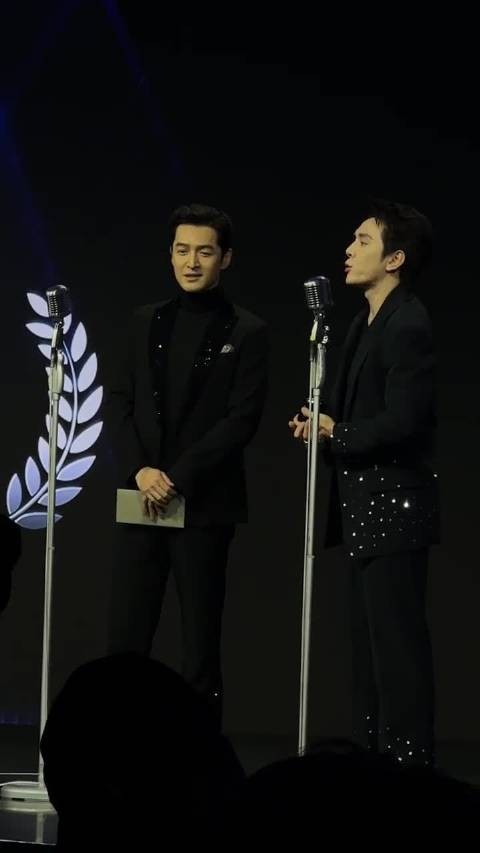 胡歌说李佳琦今天是你得奖,不要一直夸我了