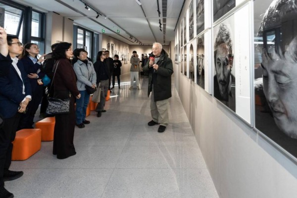 素颜定格时代面孔，逄小威镜头下的中国电影百廿风华