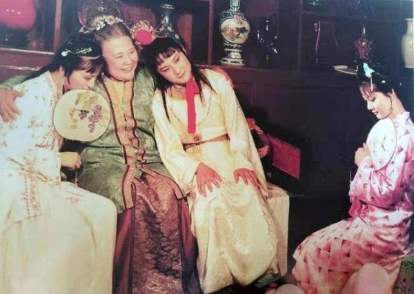 读《红楼梦》：薛宝钗毁了贾宝玉，才能顺理成章嫁给贾宝玉