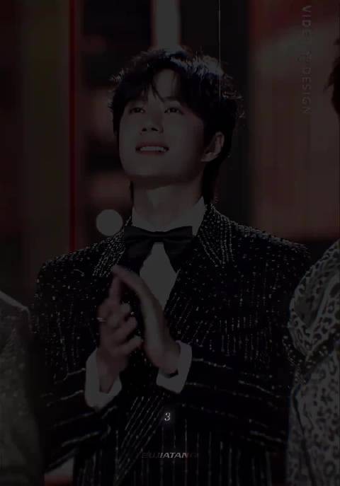 王一博新年快乐，顺顺利利，2026继续勇攀高峰