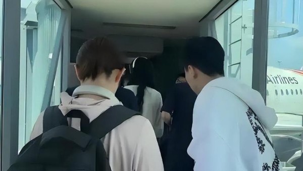 喜讯！国乒世界冠军恋情曝光，女友是日本主力，跨国恋情引热议