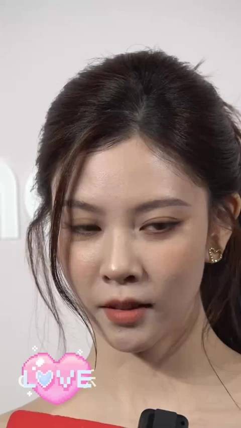 宋妍霏 快问快答直拍