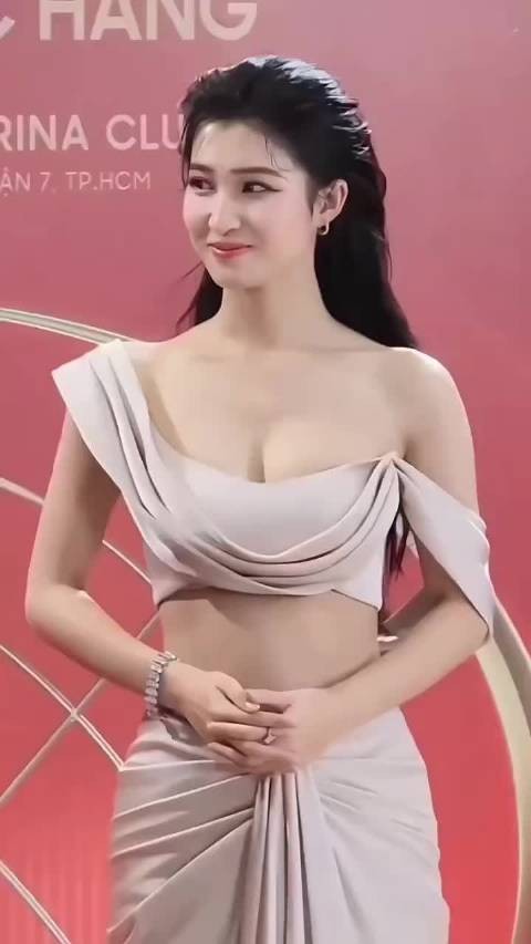 越南选美冠军阮芳儿 这颜值什么水平!