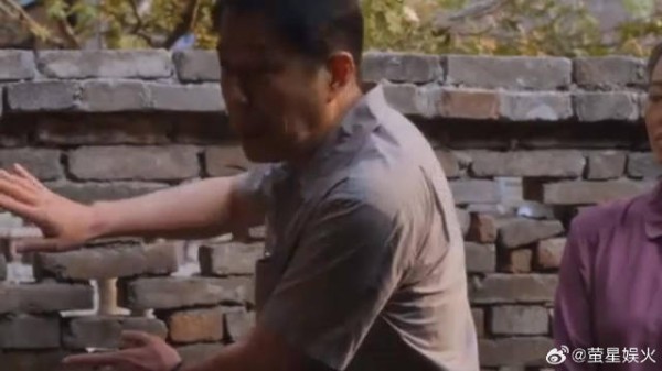 书记:惹不起我躲得起,快跑!