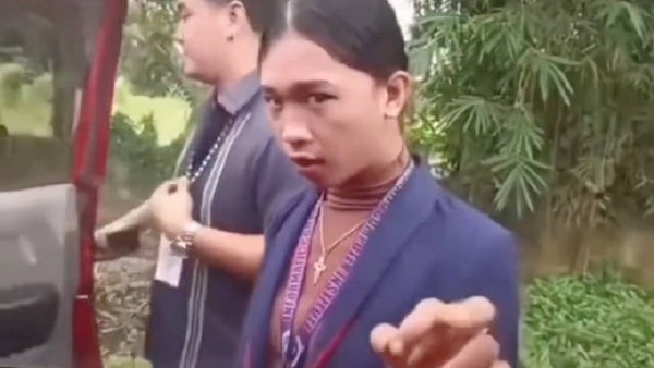 女子嚣张挑衅遭现世报,网友称反复观看解气