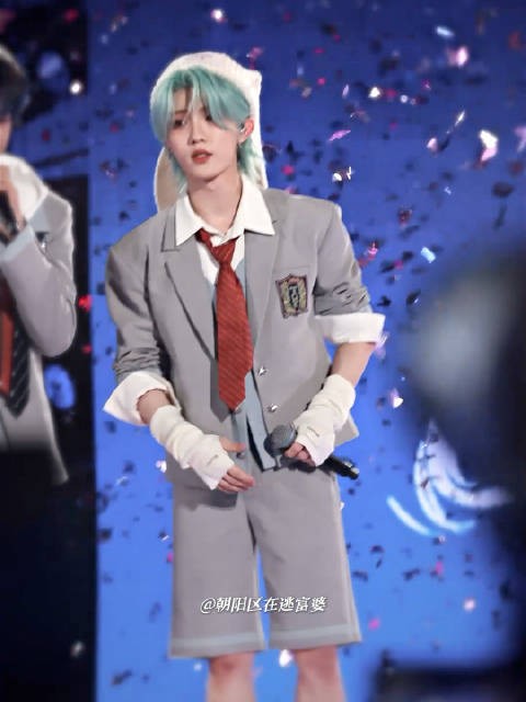 相机翻出来一个苏新皓生视频,美成啥了