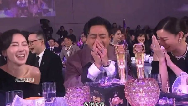 我不行了，19岁少女勇闯颁奖典礼，佘诗曼黄宗泽李施嬅在台下快笑疯了