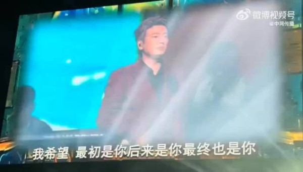 海来阿木深圳演唱会观众默契拥吻