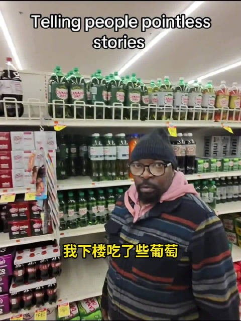 大叔耐心倾听路人倾诉生活琐事