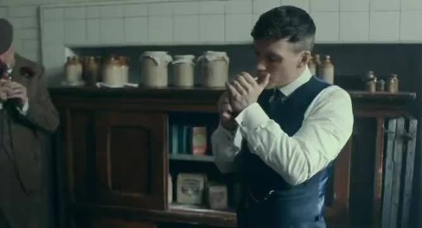 基里安·墨菲拍《浴血黑帮》每季抽3000支玫瑰烟