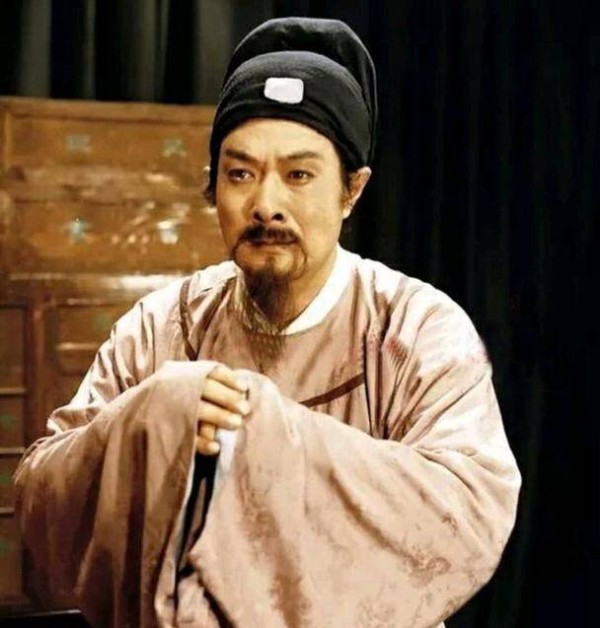 为何《红楼梦》最后由贾雨村来归结？