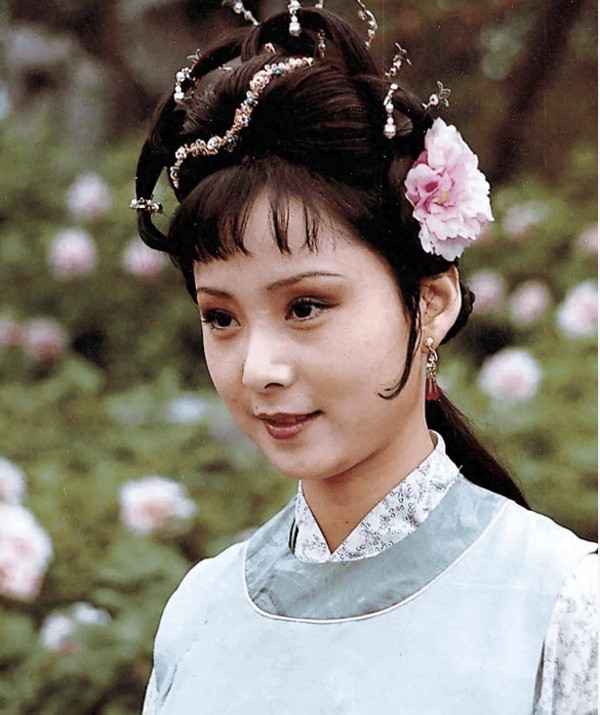 贾宝玉荒唐的房中细事，碧痕伺候他洗澡，为何弄得满地水淹床腿？