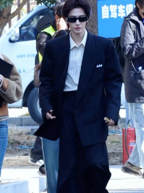 刘宇有歌第二季上班路透 这一套港风帅哥出街！风流倜傥的感觉